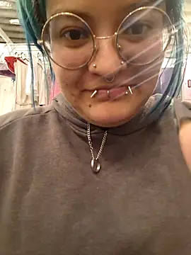 Snapshot of lucky-leah chatting on 05/14/26, 03:46 lucky-leah online show from 05/14/26, 03:46