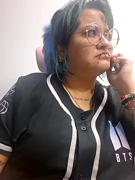 Snapshot of lucky-leah chatting on 05/16/26, 03:25 lucky-leah online show from 05/16/26, 03:25