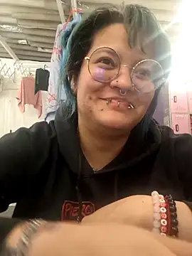 Snapshot of lucky-leah chatting on 06/03/26, 03:42 lucky-leah online show from 06/03/26, 03:42