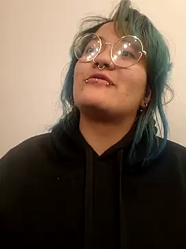 Snapshot of lucky-leah chatting on 07/18/26, 04:05 lucky-leah online show from 07/18/26, 04:05