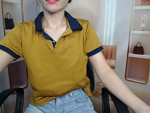 Love bug15 online show from 09/15/25, 02:00