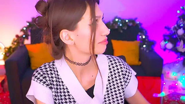 Snapshot of MollyPerry chatting on 12/15/24, 01:24 MollyPerry online show from 12/15/24, 01:24