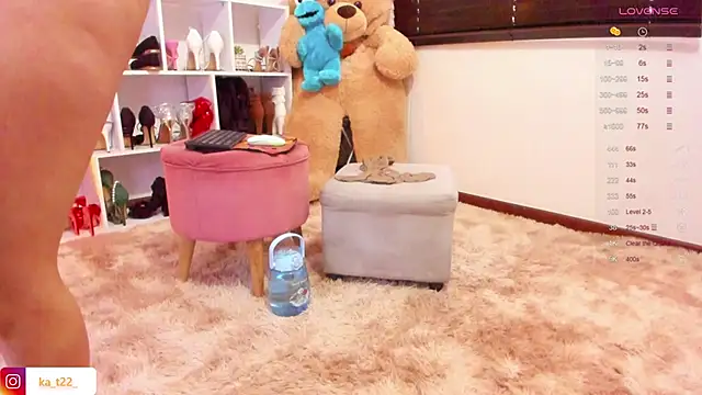 kariina  22 online show from 09/17/25, 09:16