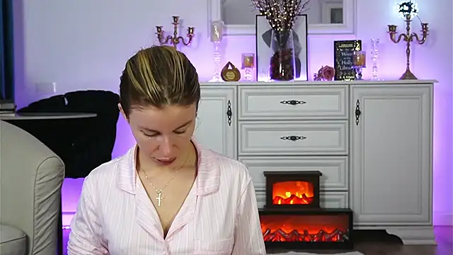 ivyleague  online show from 10/16/25, 03:51