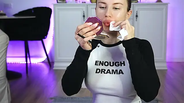 ivyleague  online show from 10/26/25, 05:02