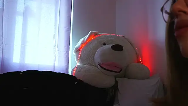 ivyleague  online show from 05/18/26, 04:07