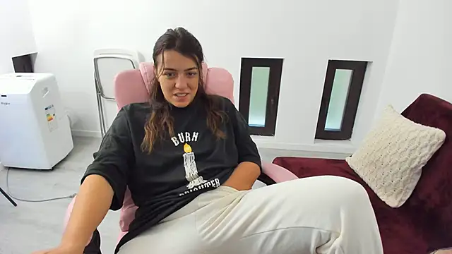 Dyana Kaylinn online show from 09/28/25, 04:40