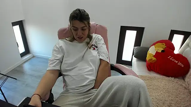 Dyana Kaylinn online show from 04/07/26, 04:57