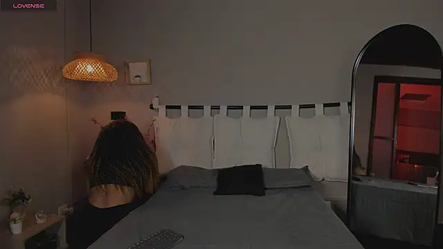 nayah   online show from 03/07/25, 08:11