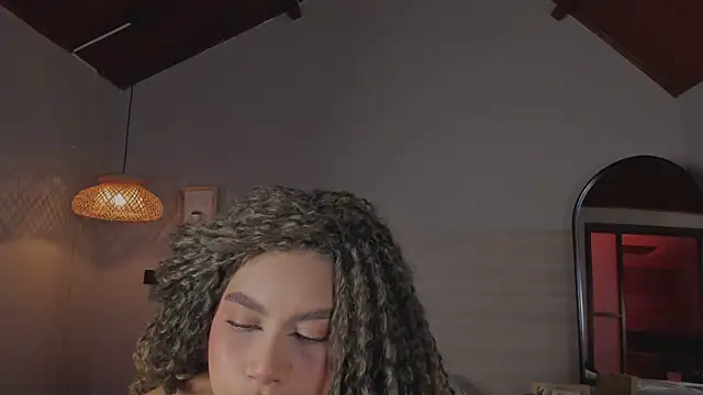 nayah   online show from 03/20/25, 07:57