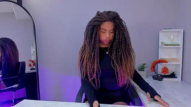 nayah   online show from 09/10/25, 07:47