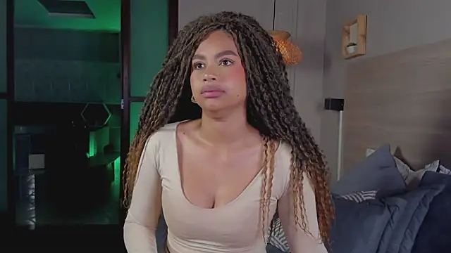 nayah   online show from 09/28/25, 11:15