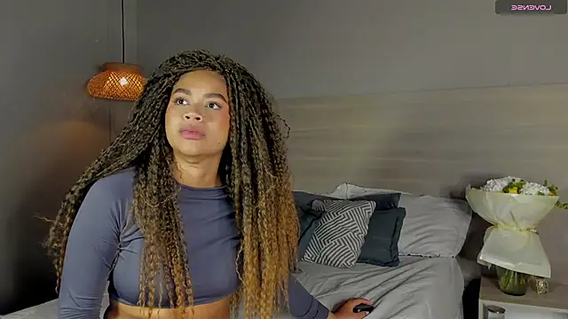 nayah   online show from 10/08/25, 08:28