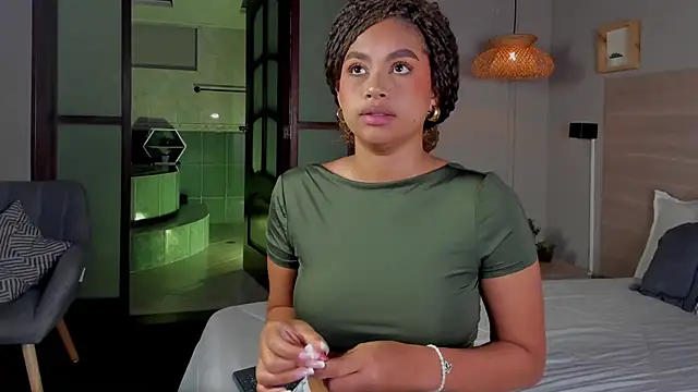 nayah   online show from 11/04/25, 07:35