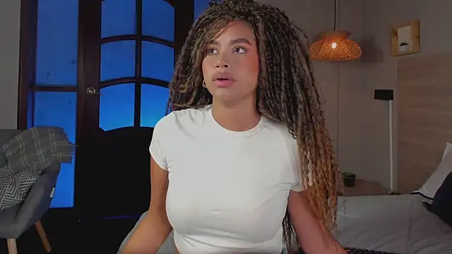 nayah   online show from 11/11/25, 09:15