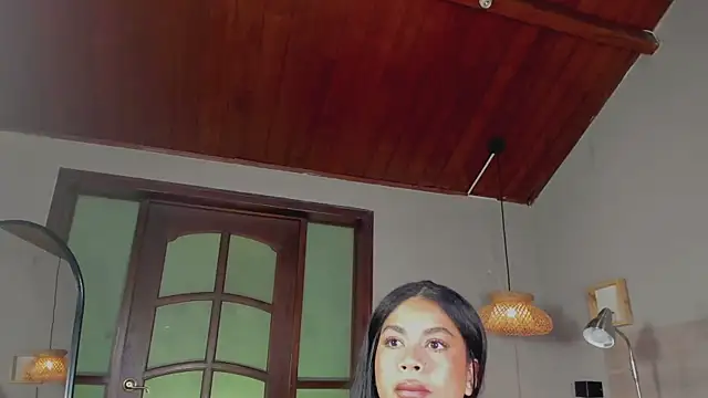 nayah   online show from 12/17/25, 07:42