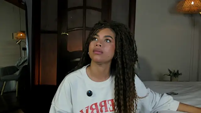 nayah   online show from 02/18/26, 08:05