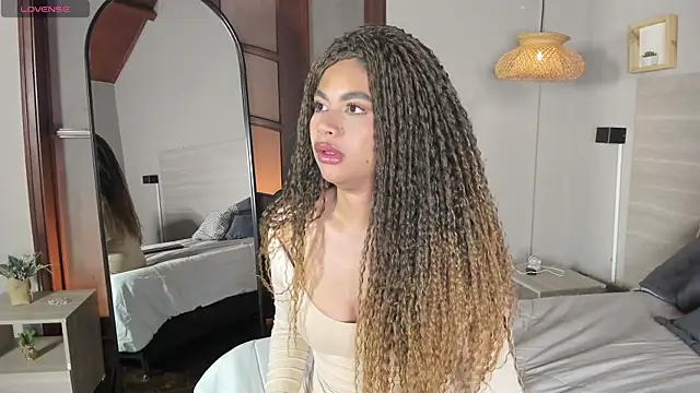 nayah   online show from 04/10/26, 07:51