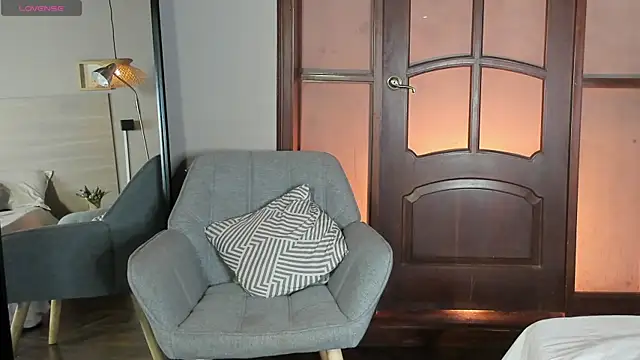 nayah   online show from 06/11/26, 07:45