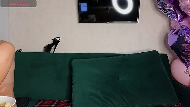 Snapshot of FoxLoveBasik chatting on 12/14/24, 06:35 FoxLoveBasik online show from 12/14/24, 06:35