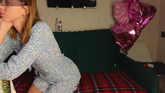 Snapshot of FoxLoveBasik chatting on 12/27/24, 06:03 FoxLoveBasik online show from 12/27/24, 06:03