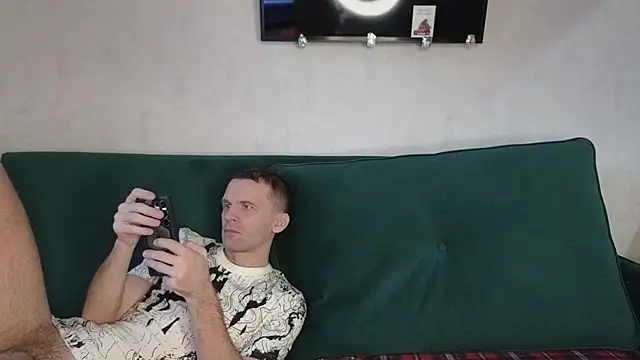 Snapshot of FoxLoveBasik chatting on 02/21/25, 10:39 FoxLoveBasik online show from 02/21/25, 10:39