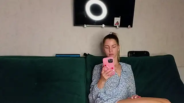 Snapshot of FoxLoveBasik chatting on 03/01/25, 05:38 FoxLoveBasik online show from 03/01/25, 05:38