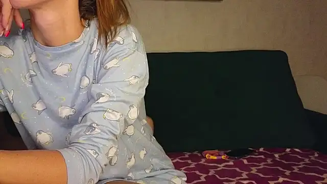 Snapshot of FoxLoveBasik chatting on 03/11/25, 02:32 FoxLoveBasik online show from 03/11/25, 02:32