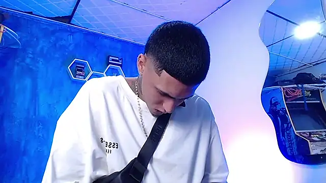 Liam lee online show from 12/24/24, 04:08