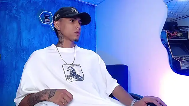 Liam lee online show from 02/07/25, 01:11