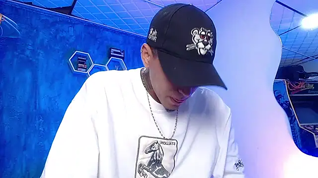 Liam lee online show from 02/07/25, 04:46