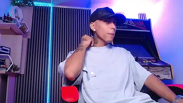 Liam lee online show from 03/06/25, 01:24