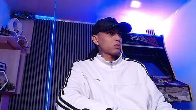 Liam lee online show from 03/11/25, 12:28