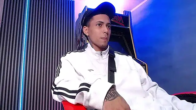 Liam lee online show from 03/18/25, 01:09