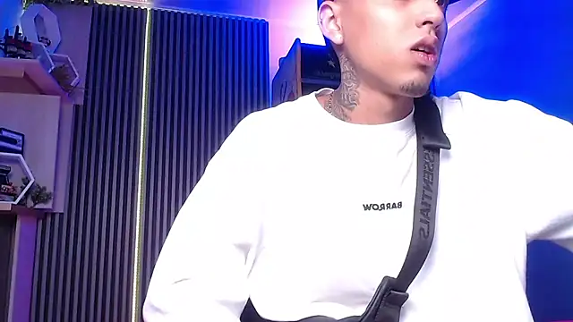 Liam lee online show from 03/22/25, 01:08