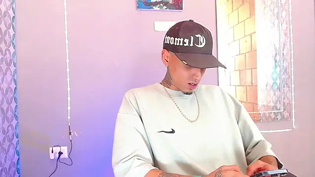 Snapshot of Liam_lee chatting on 06/17/26, 08:54 Liam lee online show from 06/17/26, 08:54