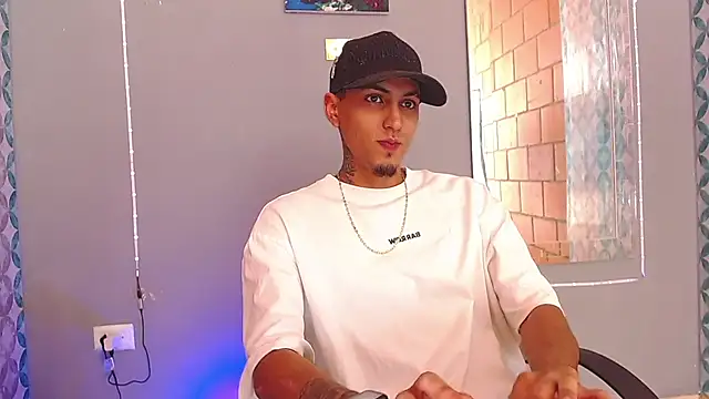 Snapshot of Liam_lee chatting on 07/10/26, 08:44 Liam lee online show from 07/10/26, 08:44