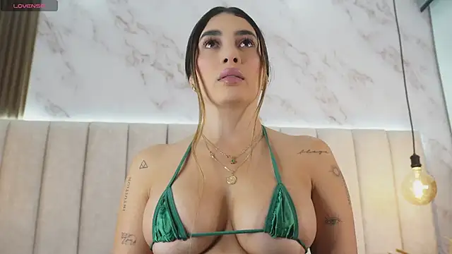 Snapshot of Annyy_Rosse chatting on 12/02/25, 05:57 Annyy Rosse online show from 12/02/25, 05:57