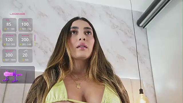 Snapshot of Annyy_Rosse chatting on 01/15/26, 05:01 Annyy Rosse online show from 01/15/26, 05:01