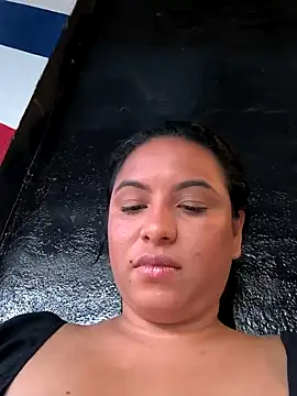 Snapshot of Francesca_ferrari chatting on 12/27/24, 10:48 Francesca ferrari online show from 12/27/24, 10:48