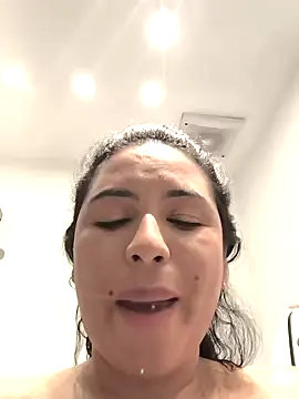 Snapshot of Francesca_ferrari chatting on 02/07/25, 01:25 Francesca ferrari online show from 02/07/25, 01:25