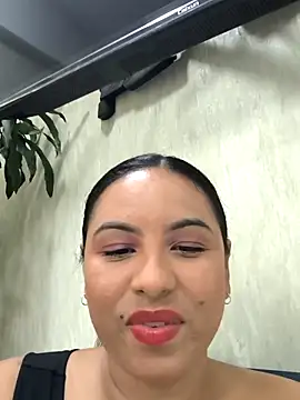Snapshot of Francesca_ferrari chatting on 03/12/25, 01:25 Francesca ferrari online show from 03/12/25, 01:25