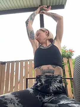 haileyhope  online show from 04/15/26, 10:44