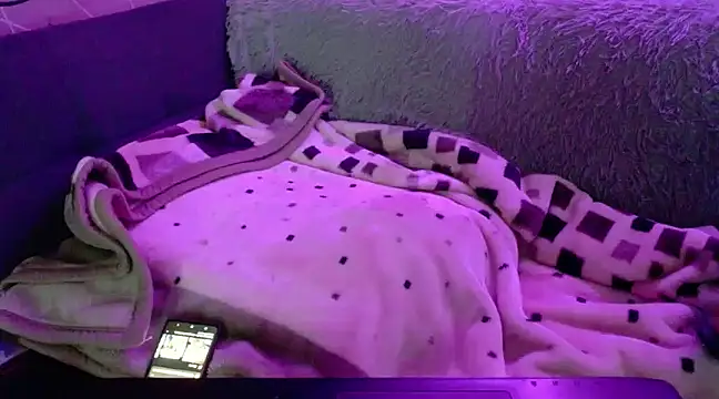 Snapshot of pinnklinkk chatting on 02/12/25, 10:35 pinnklinkk online show from 02/12/25, 10:35