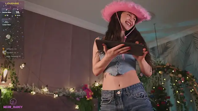 Snapshot of Meow_Nancy chatting on 01/03/25, 08:54 Meow Nancy online show from 01/03/25, 08:54