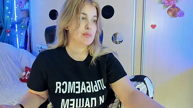 CoraSwon online show from 01/05/26, 05:27