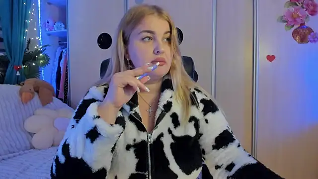 CoraSwon online show from 02/06/26, 05:27