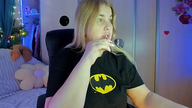 CoraSwon online show from 02/07/26, 05:55