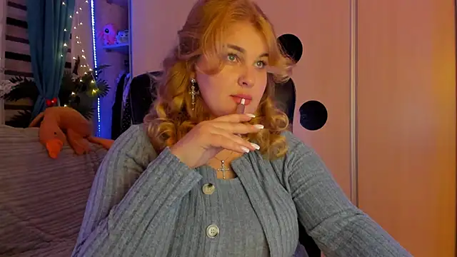 CoraSwon online show from 02/08/26, 04:21