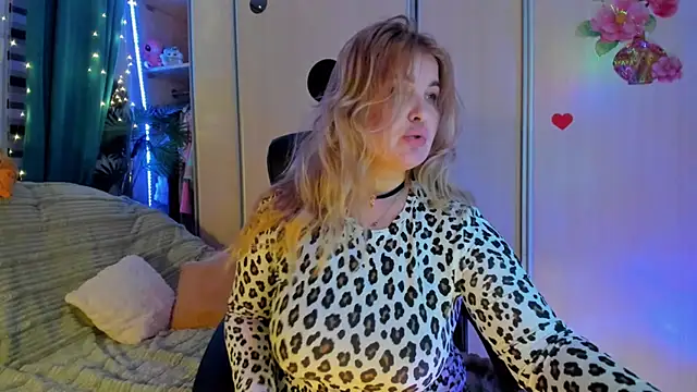 CoraSwon online show from 02/22/26, 05:00